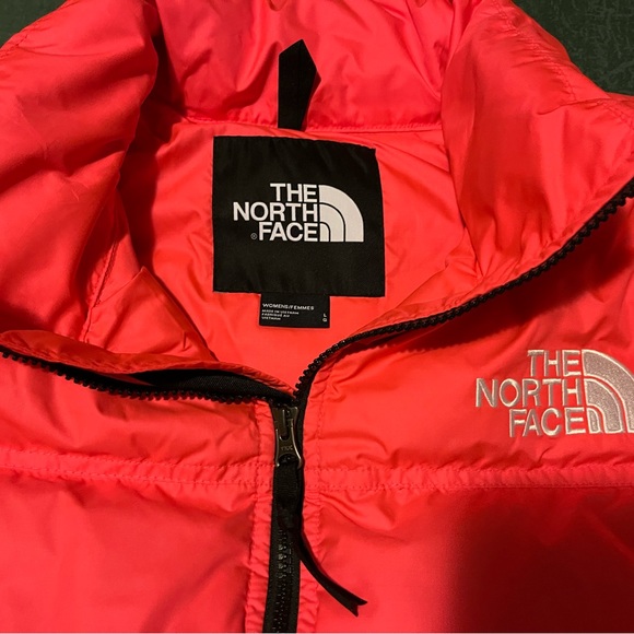The North Face Women's NUPTSE SHORT 700 Down Jacket Brilliant Coral US Large - Picture 3 of 3